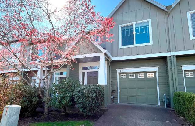 Elegant Arbor Townhome with Open Kitchen, W/D, Patio, and Soaking Tub photos photos