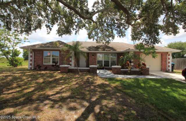 3002 Edgewood Drive NE Gallery 2