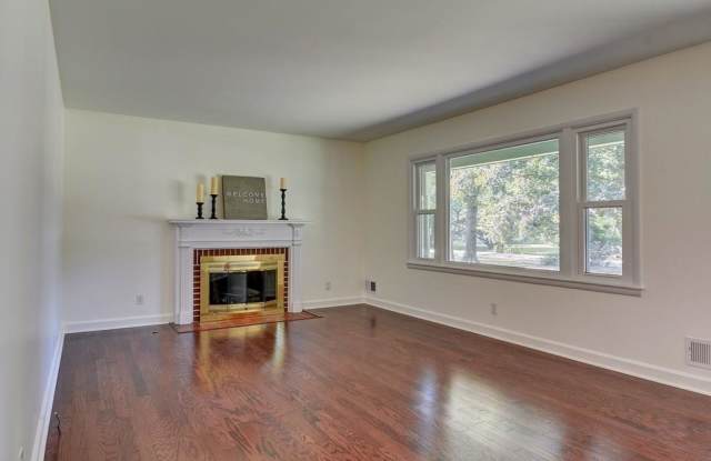 6477 North Parker Avenue Gallery 3