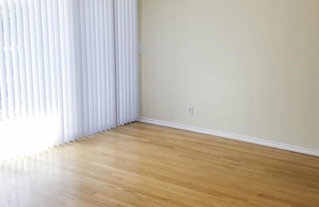 2012 Thorndyke Avenue West Unit 2 Gallery 2