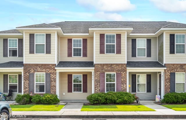 215 Glen Cannon Drive - 215 Glen Cannon Drive, Onslow County, NC 28546