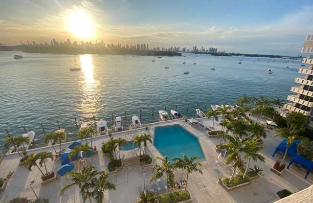 800 West Avenue - 800 West Avenue, Miami Beach, FL 33139