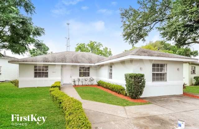 2442 SW Avenue C photos photos