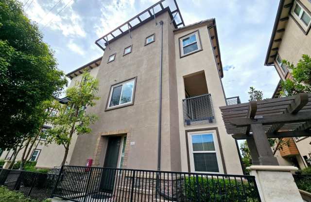 Tri-level Townhome in Prime Fullerton Location! photos photos