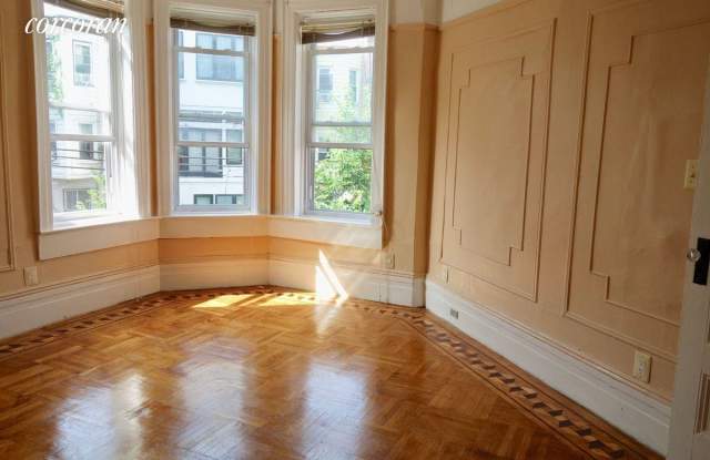 1100 Lincoln Place Gallery 2