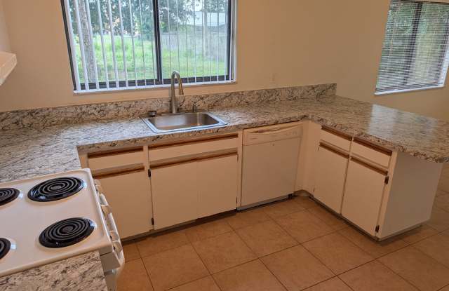 NW Palm Bay with city water!! Gallery 4