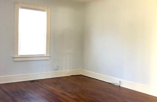 Adorable Bungalow with 2BR/1BA in Greer - desirable neighborhood in Greenville County - close to BMW, Michelin, Inland Port, & GSP - recently renovated! photos photos