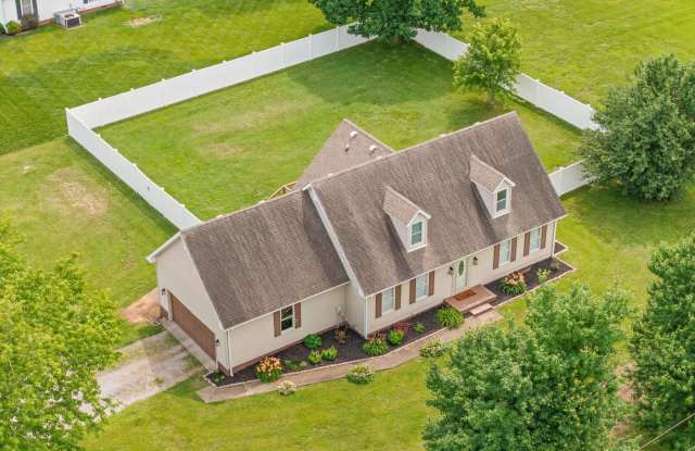 Stunning 3 Bedroom House in Cadiz - Sitting on nearly an Acre! Gallery 3