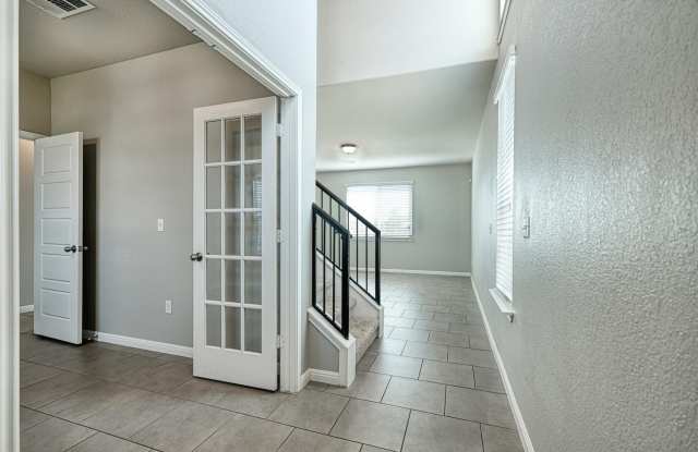 Beautiful 4/2.5/2 two story with office on oversized corner lot! Gallery 3