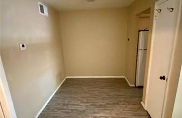 312 S SANTA FE Gallery 3