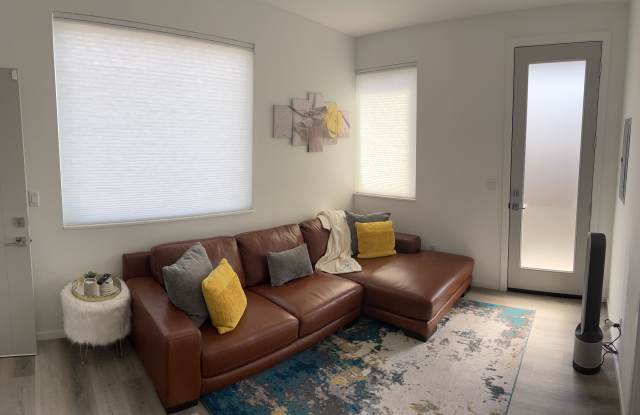 8447 Delridge Way Sw, Unit B photos photos