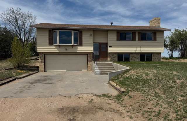 4 Bedroom - 3 Bathroom just outside of town! photos photos