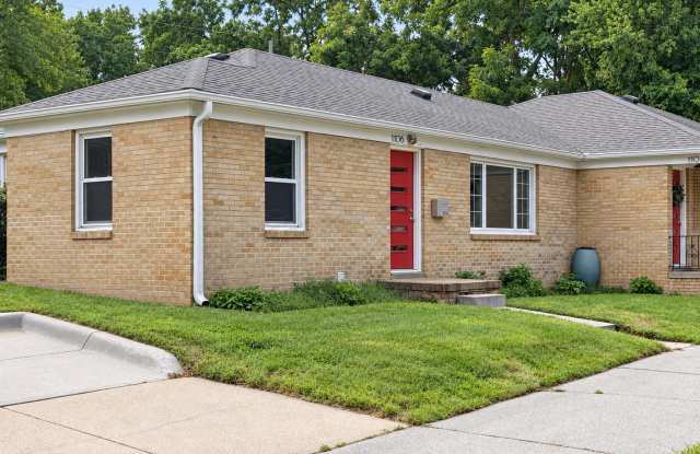 Beautifully Renovated 3-Bedroom Unit With Private Laundry Gallery 1