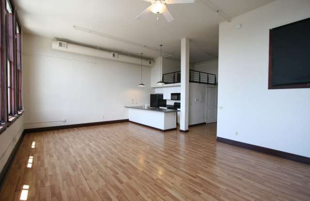 301 Central Ave NE, Loft 206 Gallery 3