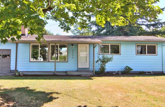 Large Renovated Home with Big Yard! Gallery 1