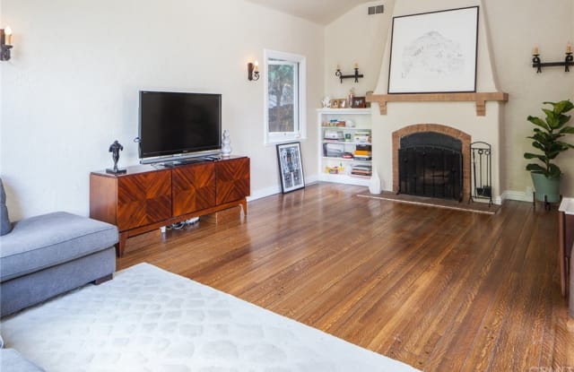 6853 Camrose Drive Gallery 4