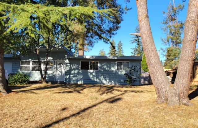 Ready NOW -Cute 3 Bedroom Home with Large Yard off 196th in Lynnwood- Gallery 2