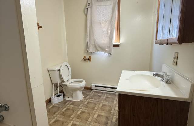 319 1/2 N McDonel St Gallery 3
