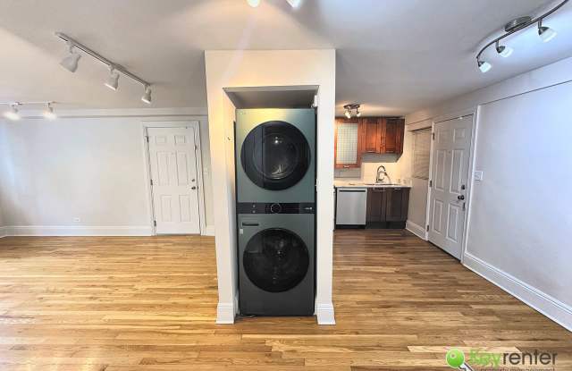 Lakefront Living in East Rogers Park! Gallery 4