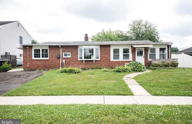 28 TEABERRY LANE - 28 Teaberry Lane, Levittown, PA 19054