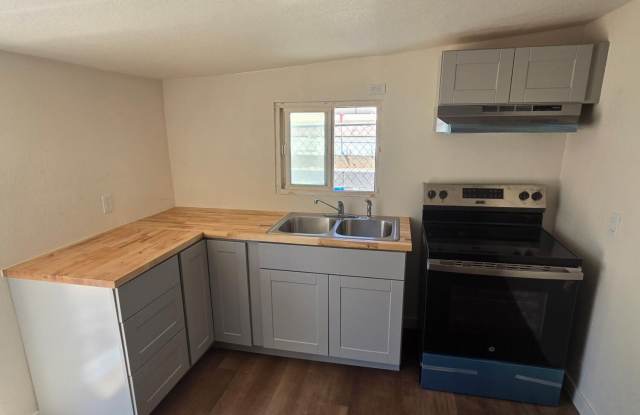 413 E 4TH Avenue photos photos