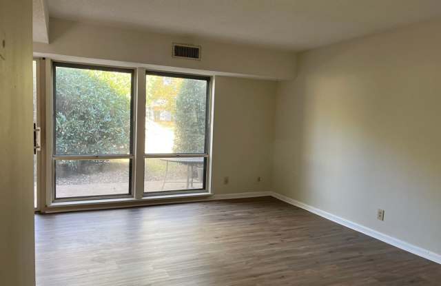 Freshly Renovated 2-Bedroom Unit! Gallery 3