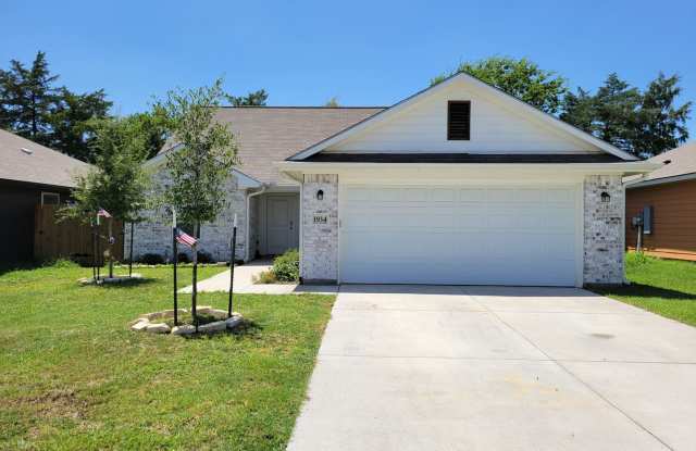 Bryan - 3 Bedroom / 2 Bath / 2 car garage / fenced in back yard. photos photos Bryan - 3 Bedroom / 2 Bath / 2 car garage / fenced in back yard. photos photos