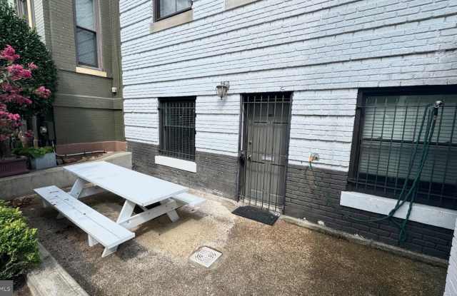 523 8TH Street NE Gallery 2
