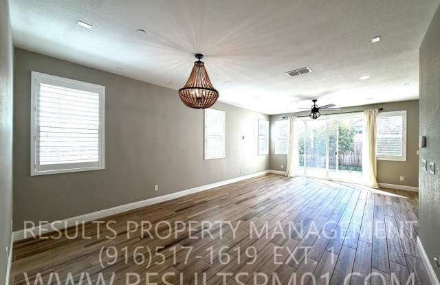 Looks like a Model! 3 bedroom Upgraded Rocklin home Gallery 3