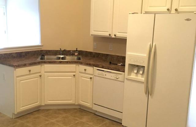 Spacious 2-bed, 2-bath duplex available for June! photos photos