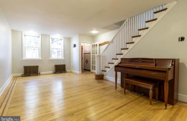 1239 S ALDER Street Gallery 1