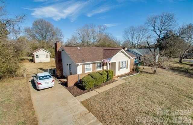 9413 Split Rail Lane Gallery 3