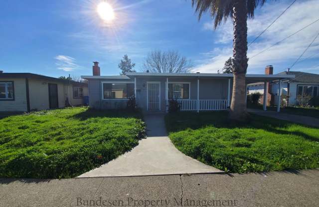 332 Coronado Dr, Petaluma, CA 94952 photos photos