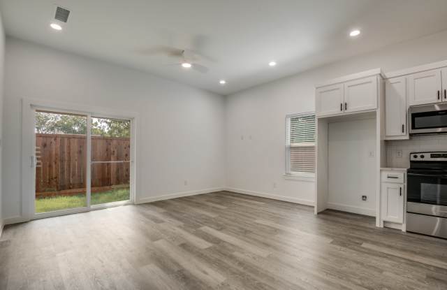 3305 Mineola Street - A Gallery 3