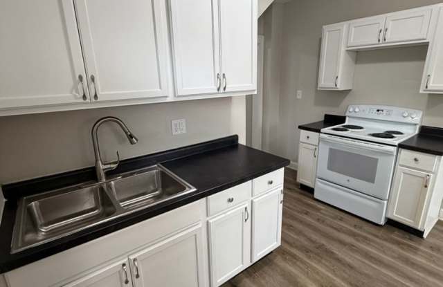 Three Bedroom Duplex Located near Raymond Street and East Street Gallery 4
