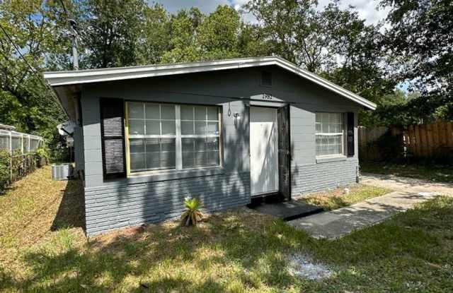 MOVE-IN SPECIAL! $500 Deposit + $500 First Month’s Rent! Gallery 3