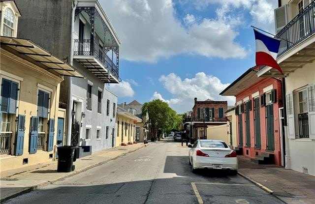 1123 BURGUNDY Street Gallery 4