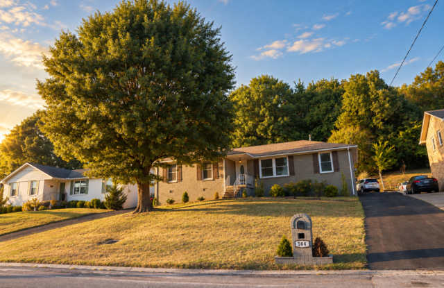 Renovated Ranch near Brentwood in Nippers Corner Gallery 3