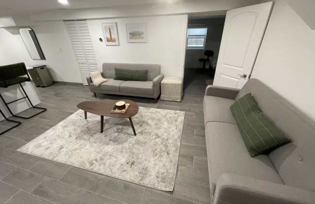 3116 N Damen Avenue Gallery 3