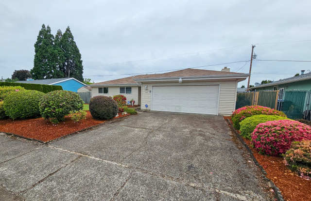 Single Level Salem Home with Charming Backyard ~ Meadow Park 3642 photos photos