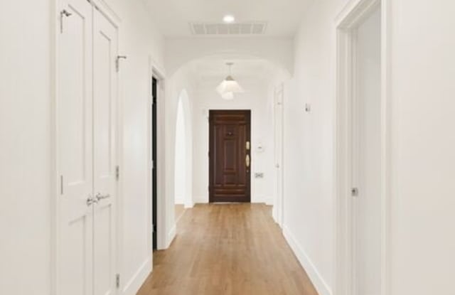 211 S Formosa Ave Gallery 4