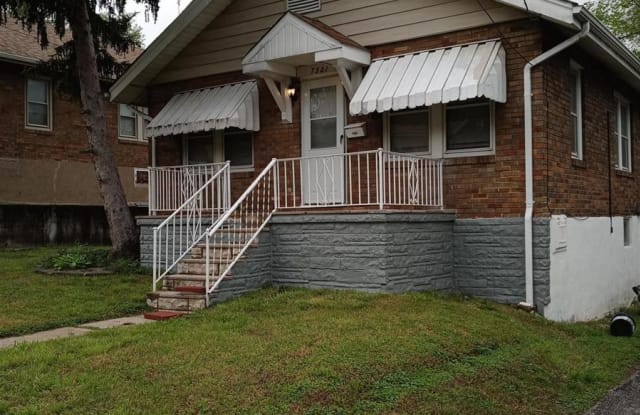 7521 Santa Monica Avenue - 7521 Santa Monica Avenue, Normandy, MO 63121