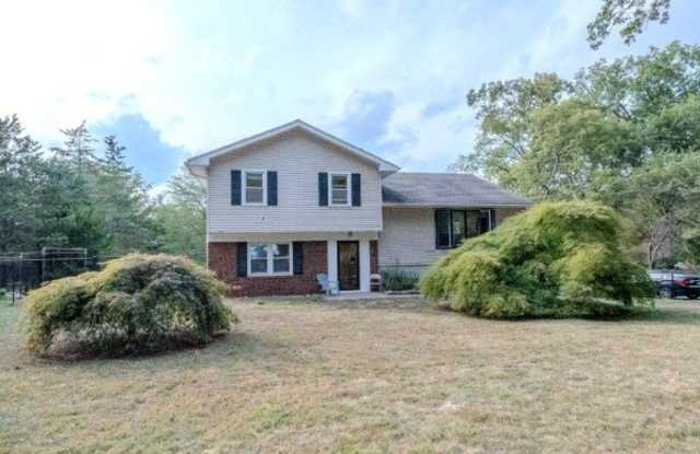 647 Wyckoff Ave photos photos