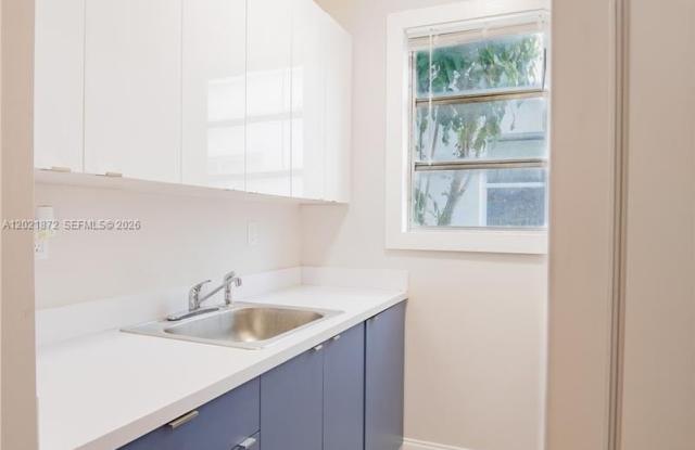 320 Mendoza Ave photos photos