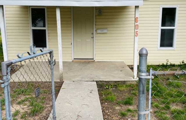 Cute Newly Renovated 1BR/1BA Home in Webb City with with fenced yard!!! photos photos