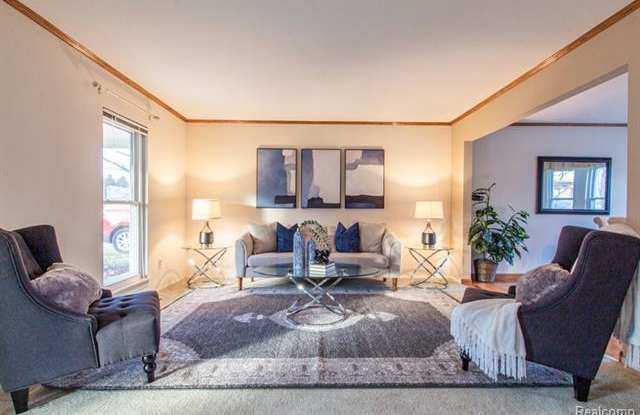 1354 N Fairview Lane Gallery 4