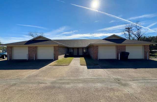 Duplex *LEASING SPECIAL AVAILABLE* - 1627 Breezy Drive, Waco, TX 76712