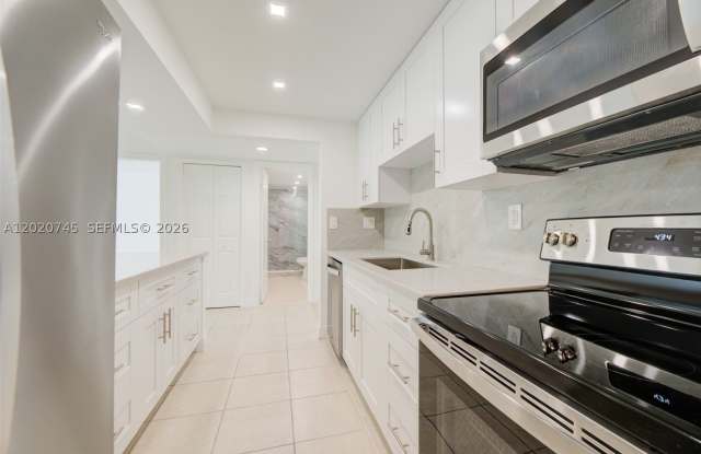 200 LAKEVIEW DR Gallery 4