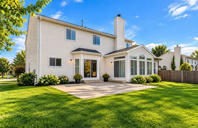 2004 Fieldstone Court Gallery 2