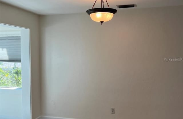 1327 SILVERSTONE AVENUE Gallery 4